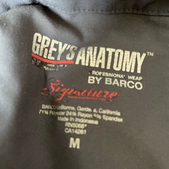 Grey’s Anatomy  Active scrub top and Grey’s Anatomy signature bottoms - Picture 5 of 7